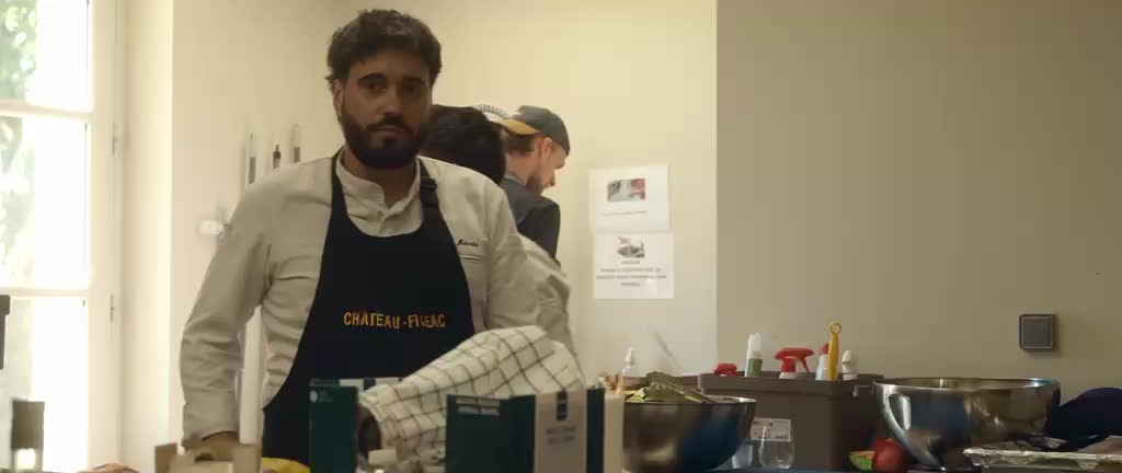 Cuisinier en cuisine de réception